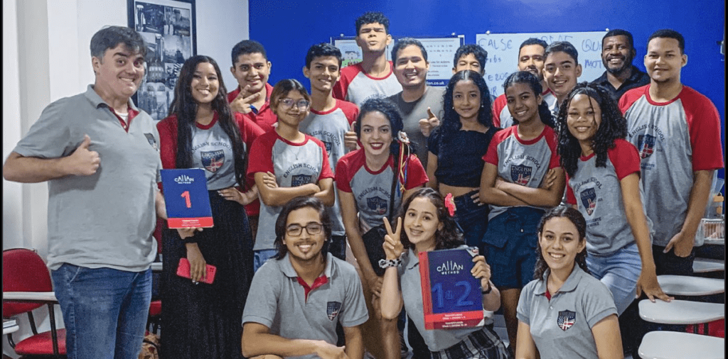 Como escolher a melhor escola de inglês em sua cidade 2 Alunos e professores da English Academy